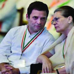 Sonia Gandhi, Rahul reach Parliament for crucial party meet