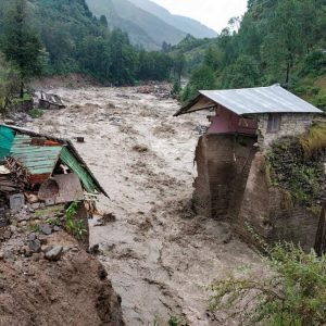 Alert in Himachal Pradesh, eighty people taken to a safe place: DC