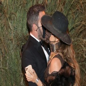 Ben Affleck, Jennifer Lopez Shares Covid Friendly Kiss At Met Gala 2021