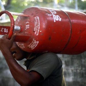 LPG price hiked by Rs 25, to cost Rs 884 in Delhi; rates up Rs 190 in 8 months