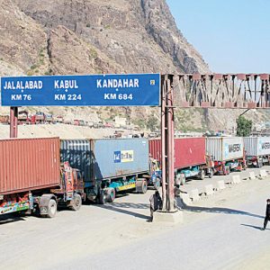 Pakistan allows a thousand Afghan students to cross Torkham border