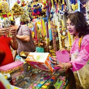 Crowd swells in Delhi's market as Diwali approaches, social distancing rules flouted