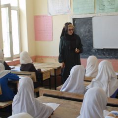 Afghan girls calls on Taliban to reopen schools