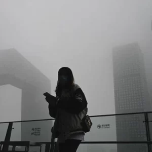China shuts roads, playgrounds due to heavy pollution
