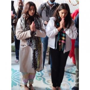 Janhvi Kapoor, Sara Ali Khan Offer Prayers At Kedarnath Temple Together