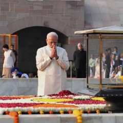 PM Modi pays floral tributes to Mahatma Gandhi on his death anniversary on Martyrs' Day