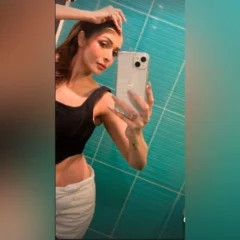 Malaika Arora Flaunts Her Stretch Marks In New Mirror Selfie