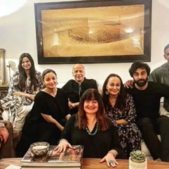 Alia Bhatt-Ranbir Kapoor Pose With Family In Latest Instagram Picture