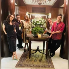 Karisma Kapoor Drops Picture With Sister Kareena Kapoor Khan & Her Close Friends