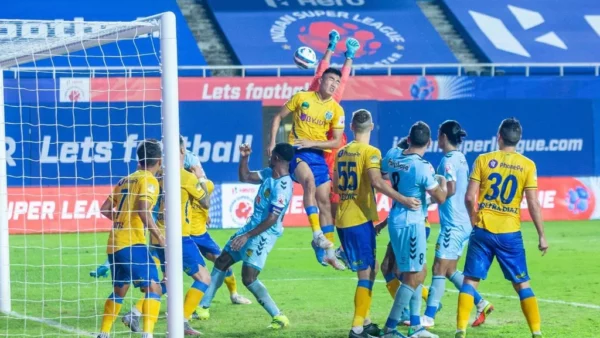 Kerala Blasters defeat Hyderabad FC, spoiling their undefeated run with a 1-0 score line