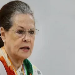 Sonia Gandhi meets Himachal Cong leaders, advises to stay united for polls