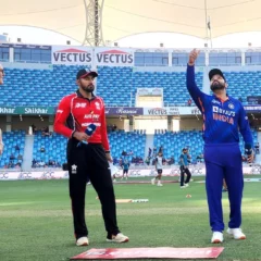 Kapten Hong Kong Nizakat Khan memenangkan undian, memilih bowling melawan India