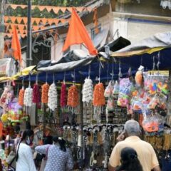 Karnataka: Amid curbs on Muslim traders at temple fair, vendors display saffron flags