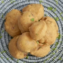 Aloo Pyaz Pakora With Tandoori Mayo Dip Recipe
