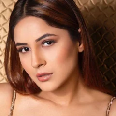 Shehnaaz Gill Sings 'Kaun Tujhe', Ask Fans To Follow Their Heart
