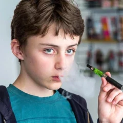 Research: Teenagers With Smoking Parents Are More Likely To Try Electronic Cigarettes