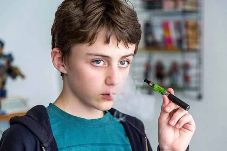 Teenagers Use Electronic Cigarettes